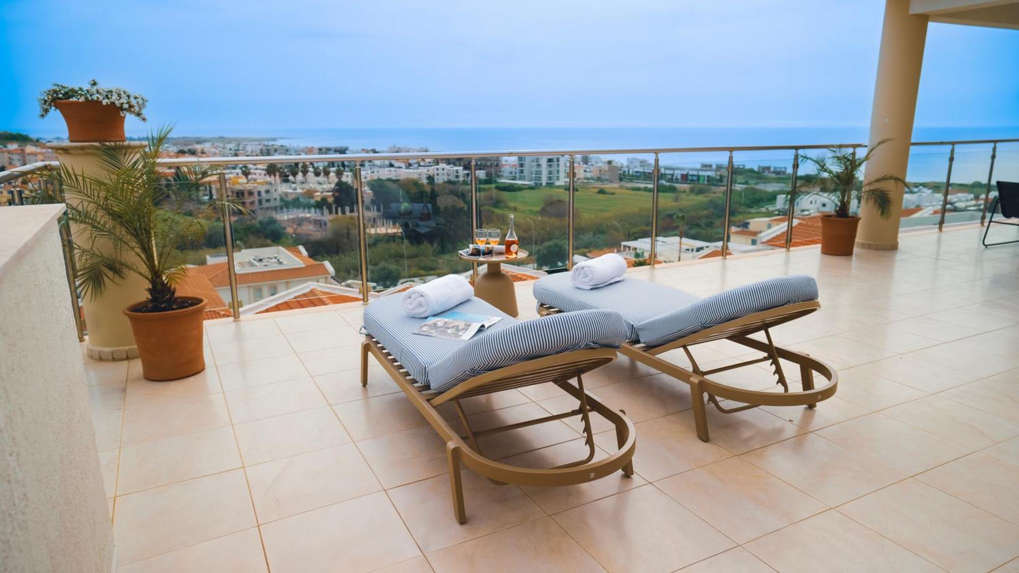 Hotel Wellclub - Wellness Family Experience - Seaview Paphos Exterior foto