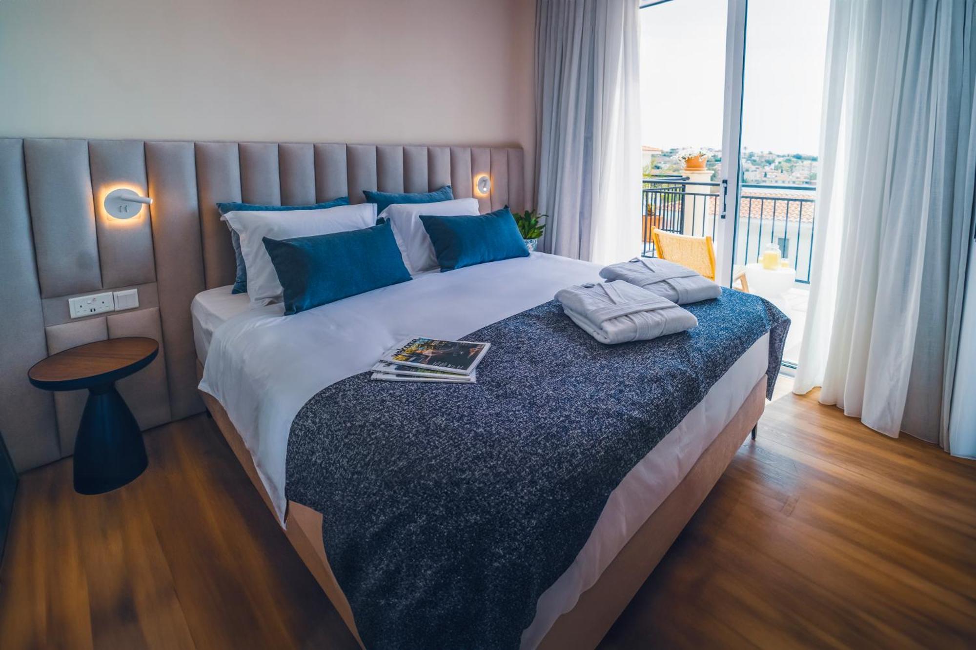 Hotel Wellclub - Wellness Family Experience - Seaview Paphos Exterior foto