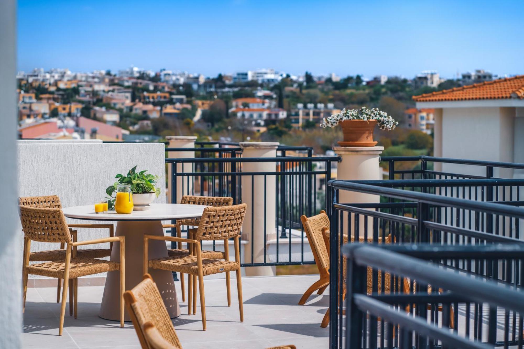 Hotel Wellclub - Wellness Family Experience - Seaview Paphos Exterior foto
