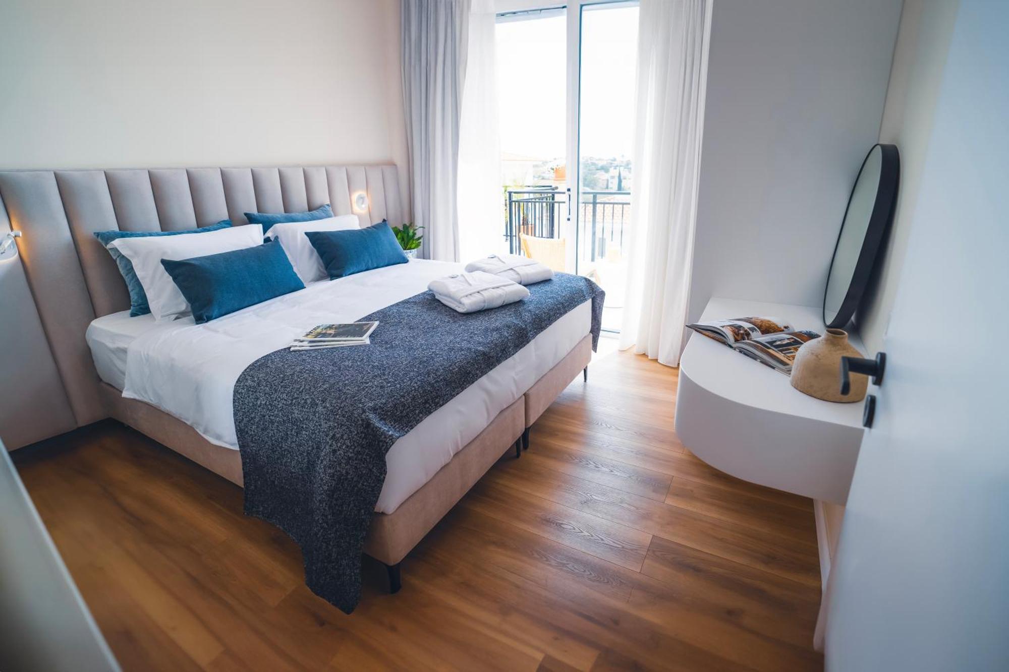 Hotel Wellclub - Wellness Family Experience - Seaview Paphos Exterior foto