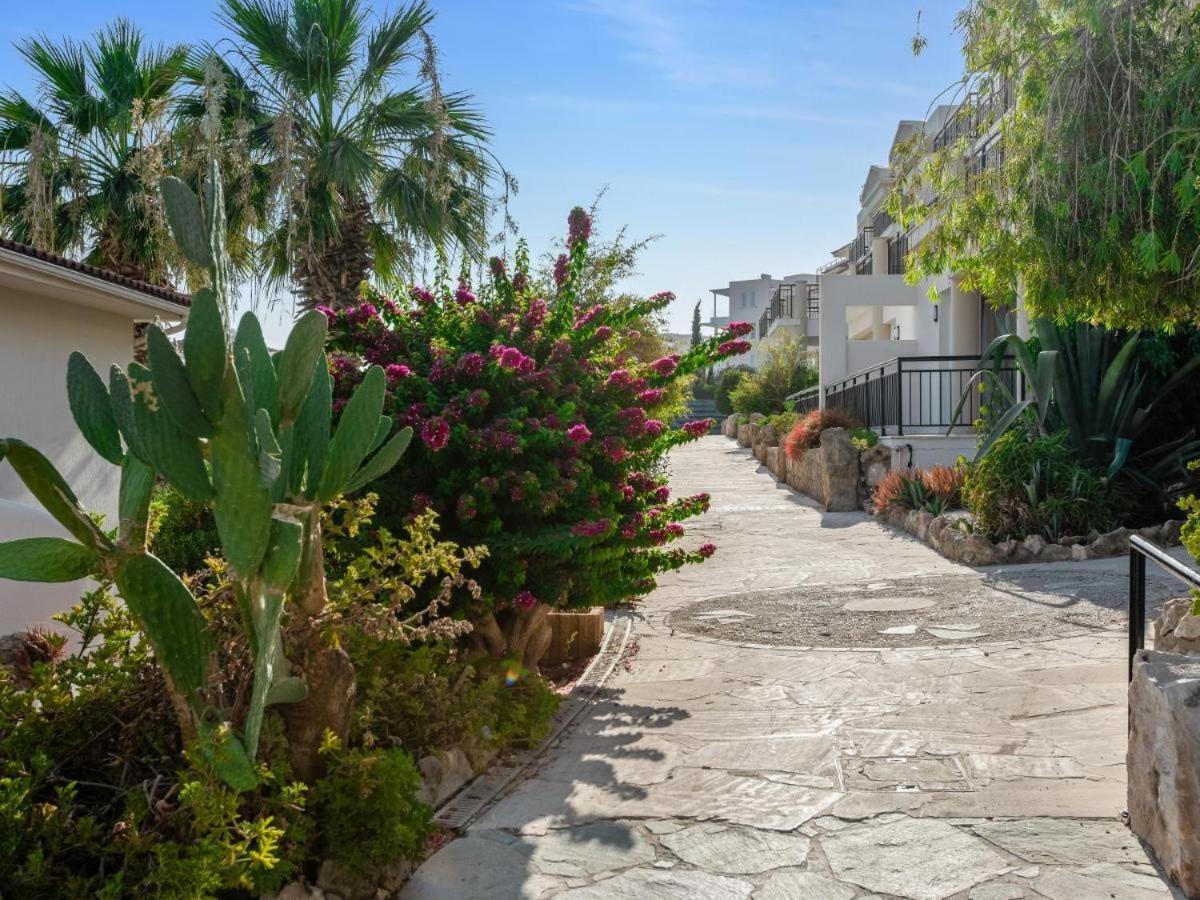 Hotel Wellclub - Wellness Family Experience - Seaview Paphos Exterior foto