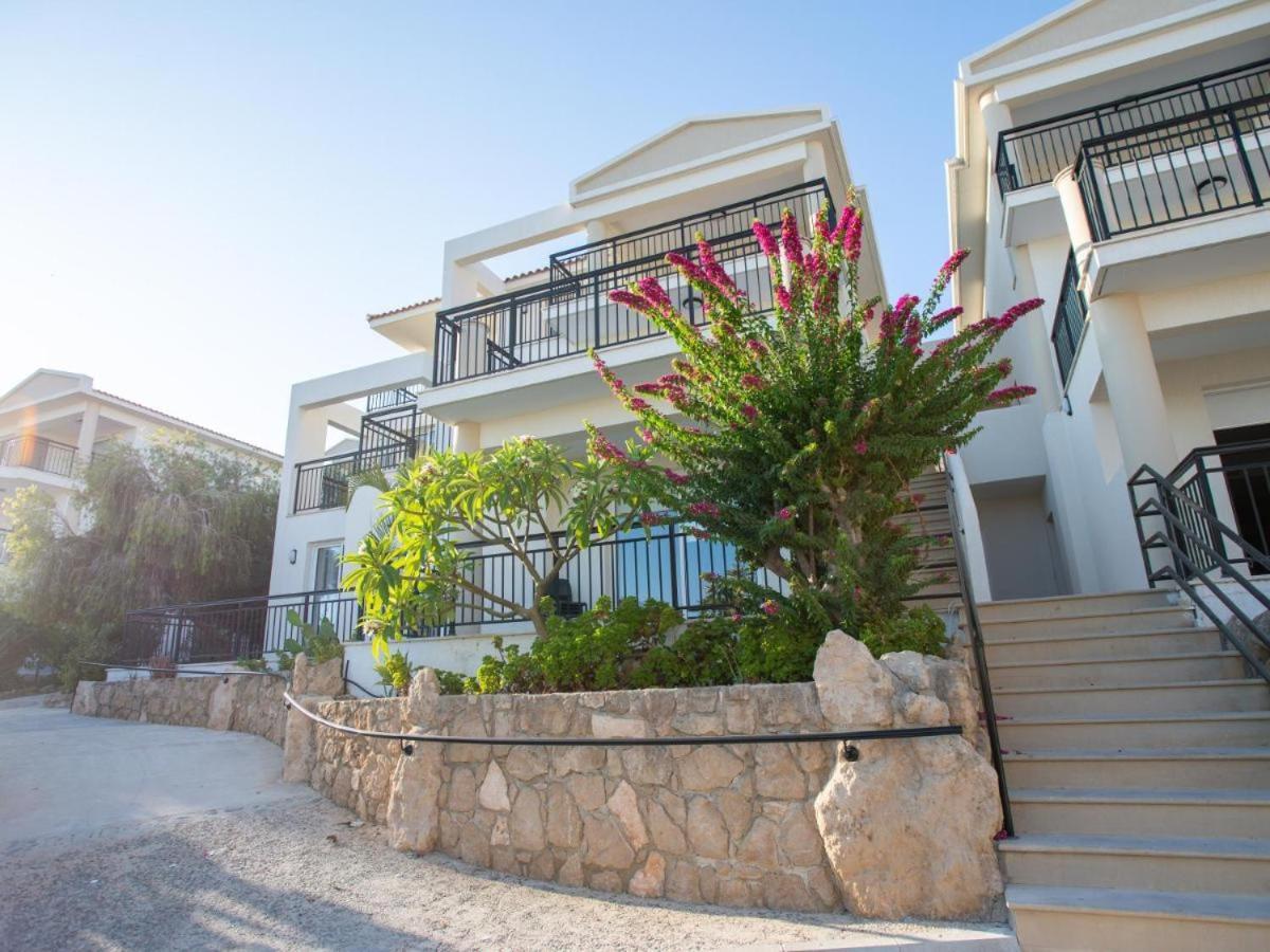 Hotel Wellclub - Wellness Family Experience - Seaview Paphos Exterior foto