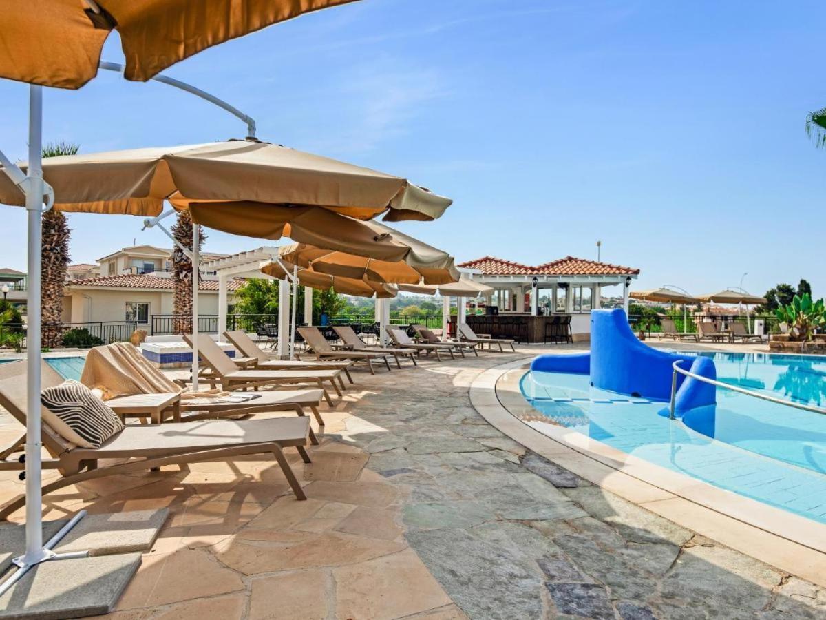 Hotel Wellclub - Wellness Family Experience - Seaview Paphos Exterior foto
