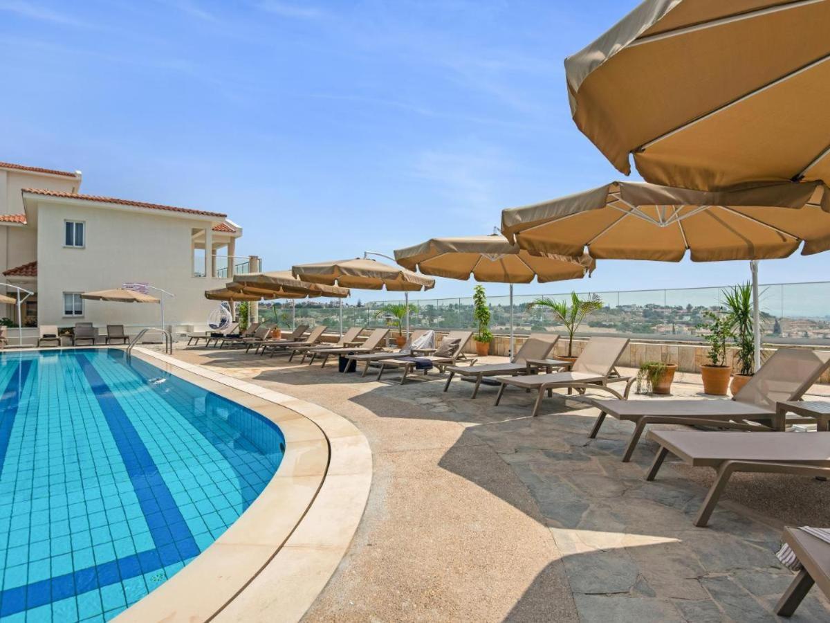 Hotel Wellclub - Wellness Family Experience - Seaview Paphos Exterior foto