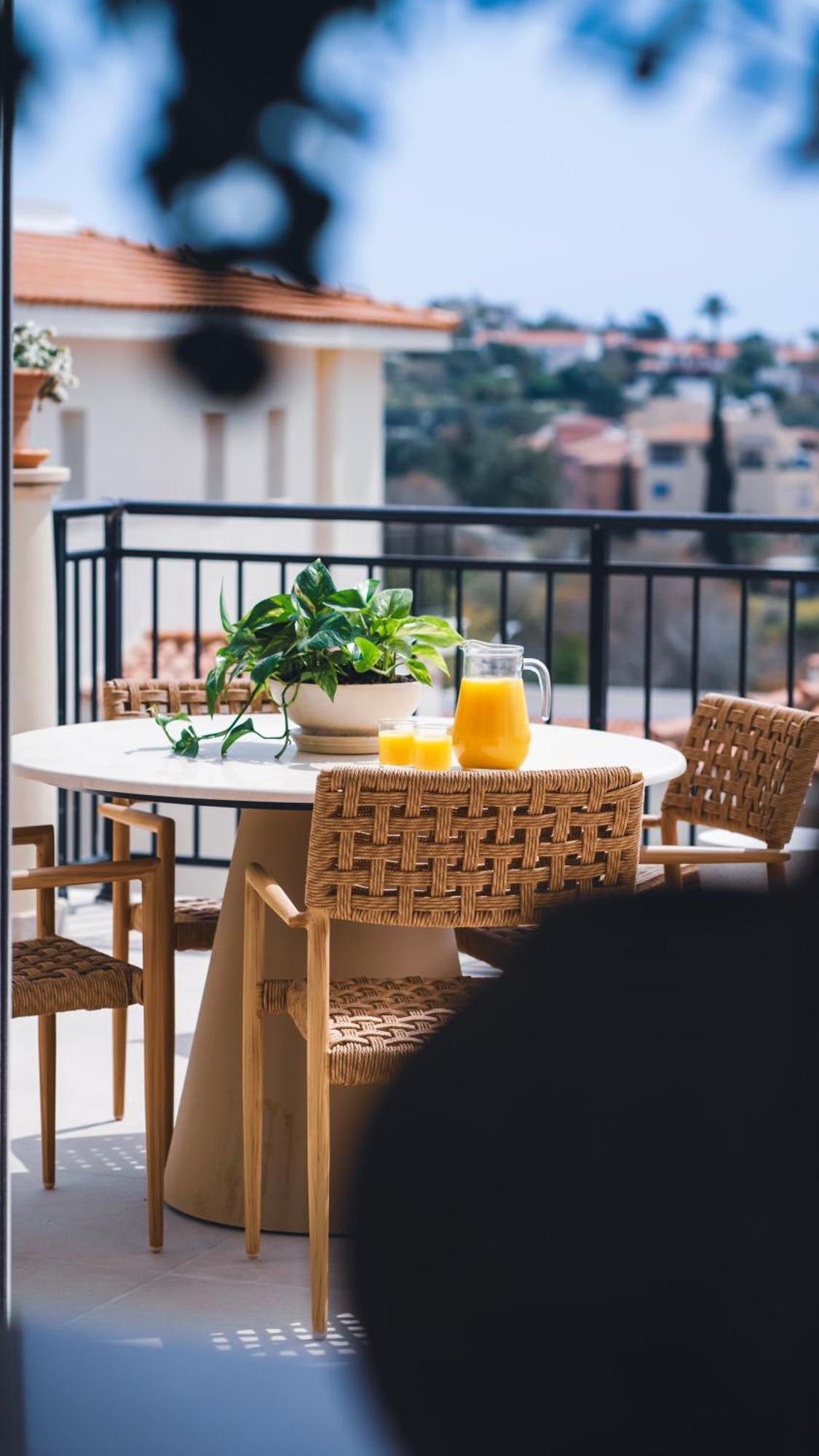 Hotel Wellclub - Wellness Family Experience - Seaview Paphos Exterior foto