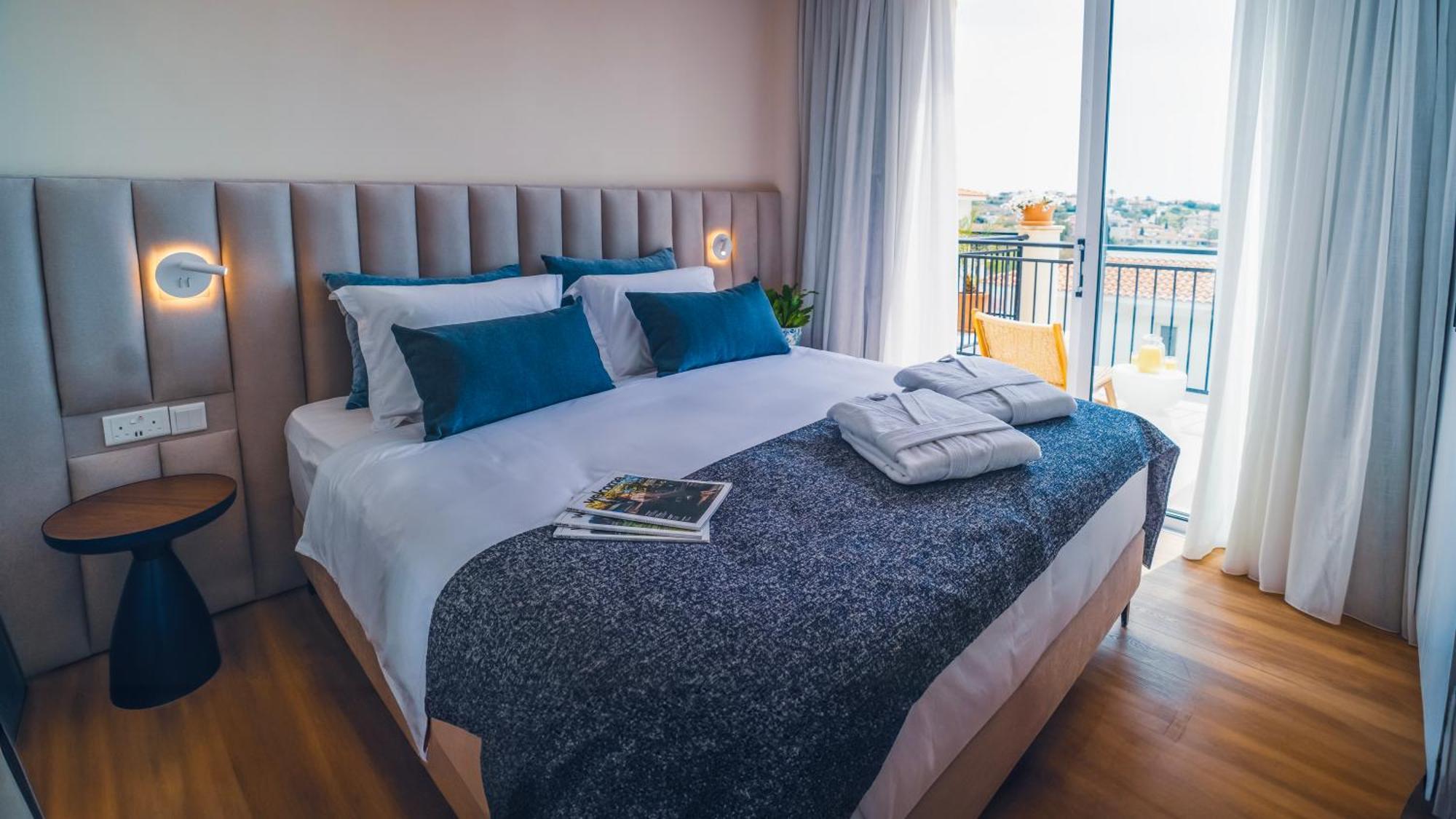 Hotel Wellclub - Wellness Family Experience - Seaview Paphos Exterior foto