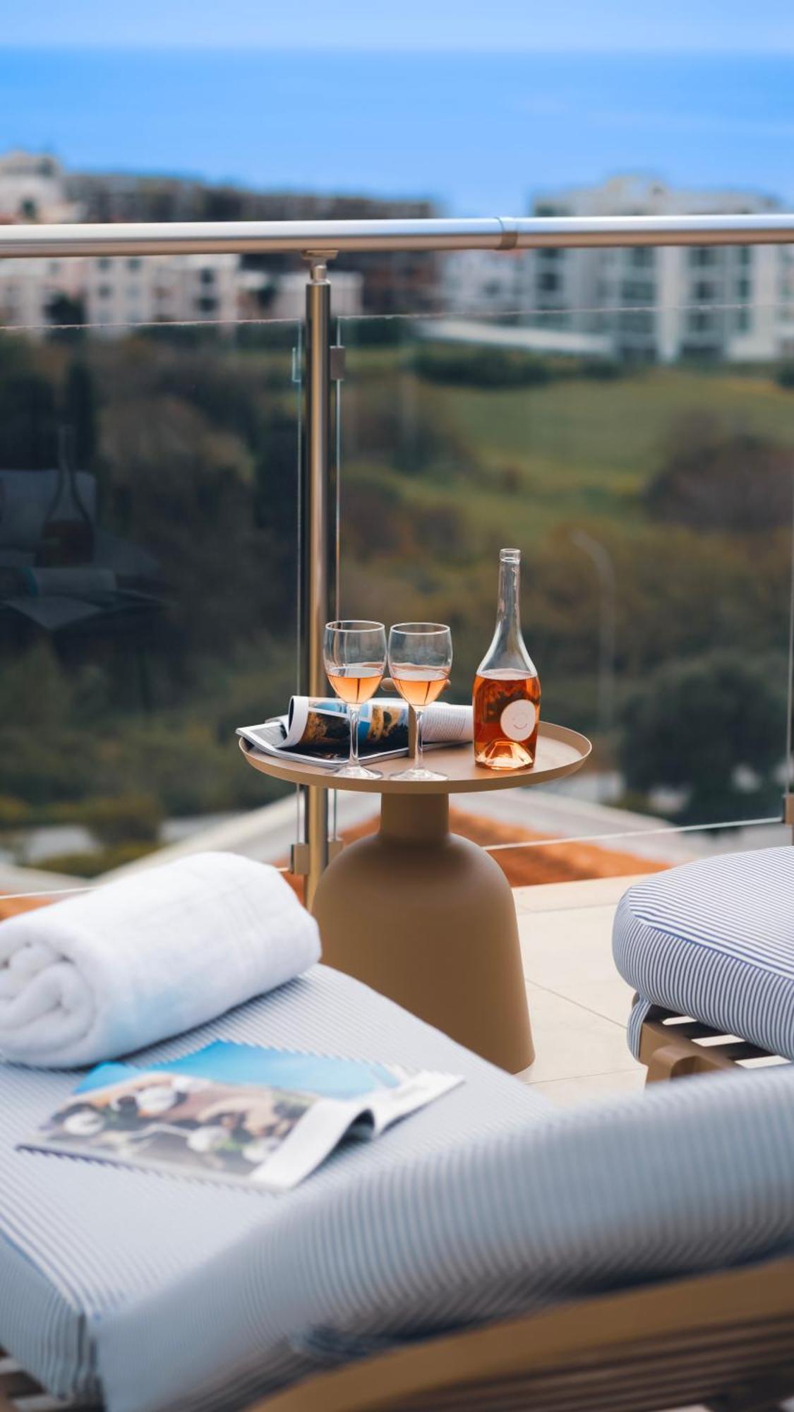 Hotel Wellclub - Wellness Family Experience - Seaview Paphos Exterior foto